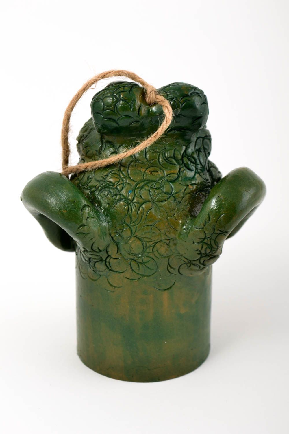 Керамика ручной работы колокольчик из глины лягушка фигурка колокольчик зеленая фото 4