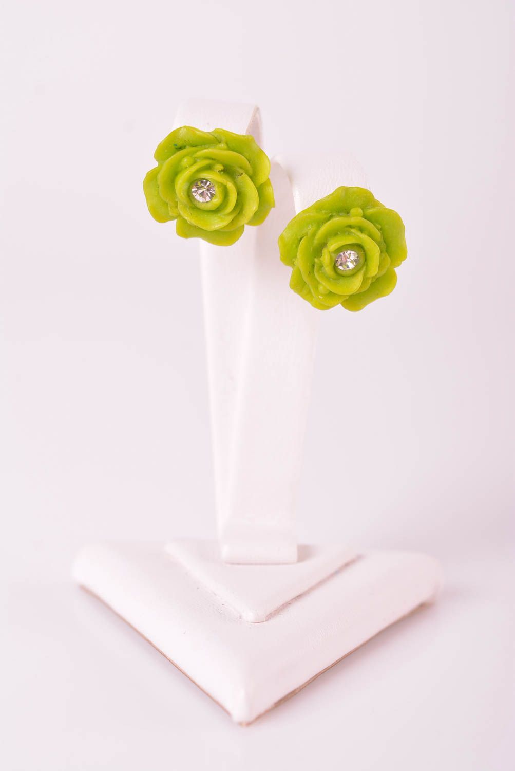 Модные серьги украшение ручной работы серьги клипсы из пластики салатовые цветы фото 1