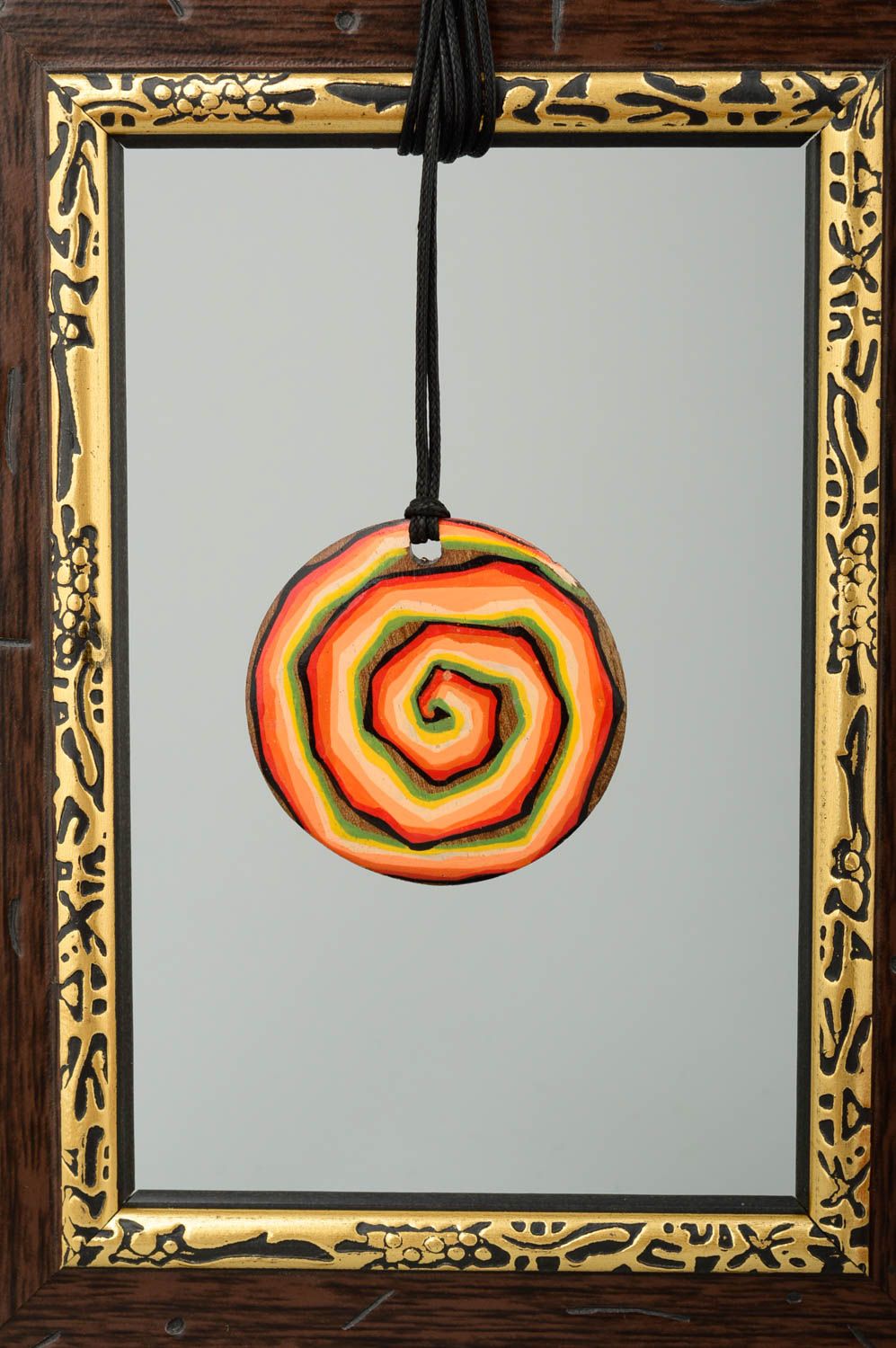 Colgante de madera colorido accesorio de moda artesanal redondo bisutería fina  foto 1