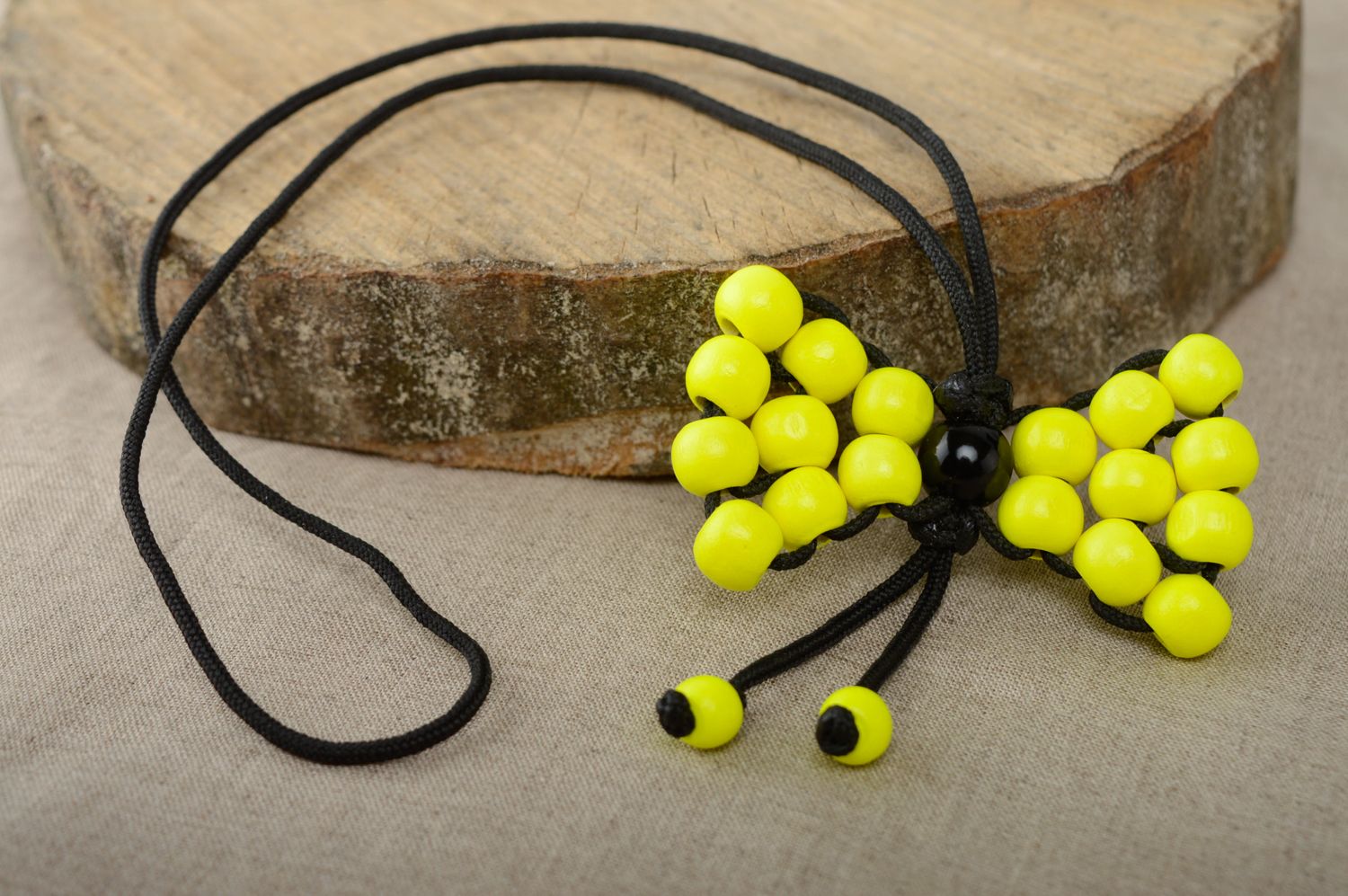 Handmade Fliege aus Holz Perlen in Gelb  foto 1