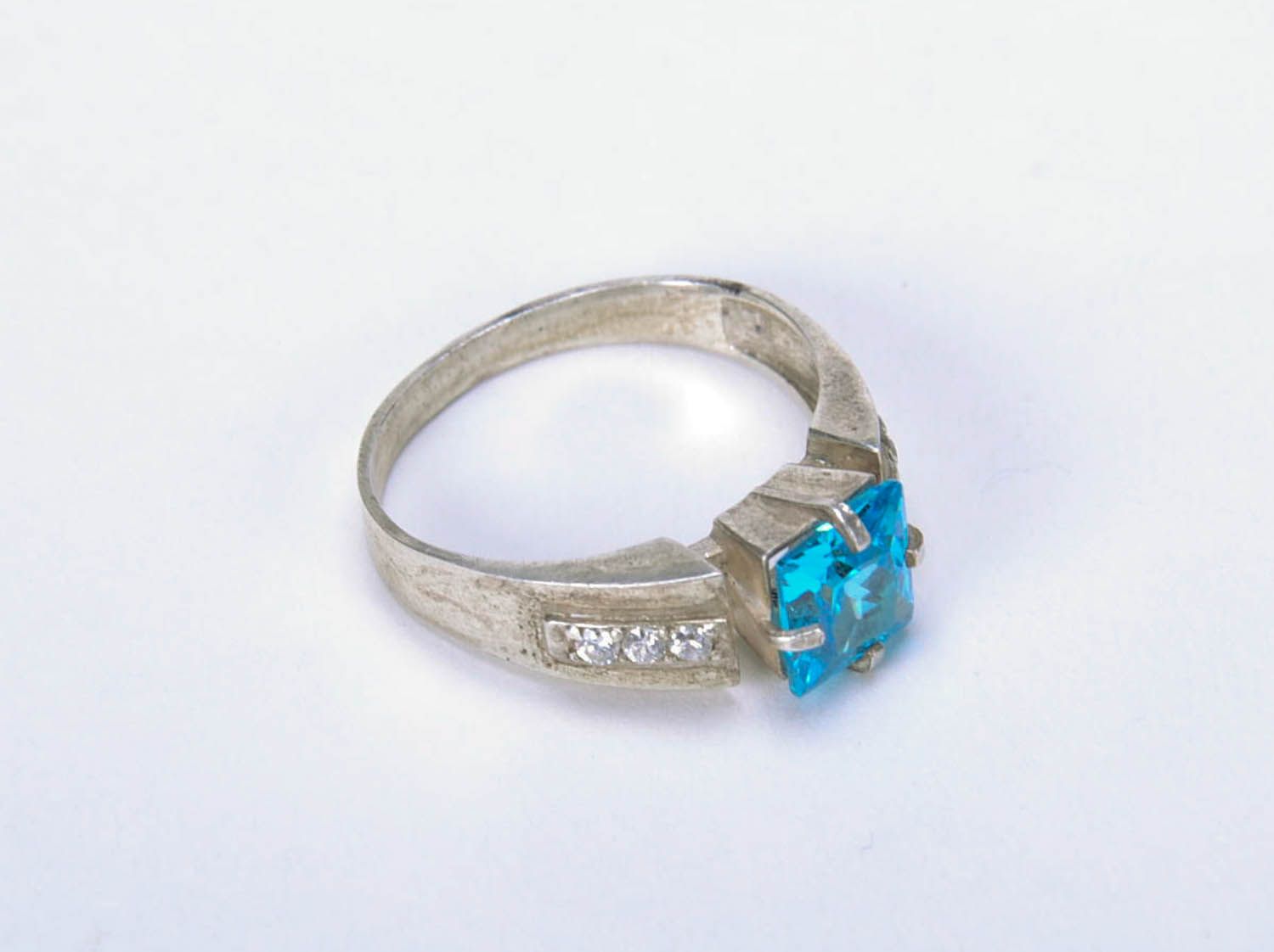 Silberner Ring mit blauem Stein foto 4