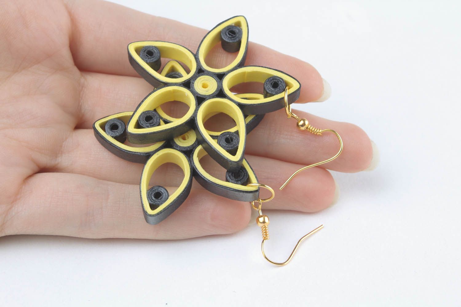 Handmade flower earrings  photo 2
