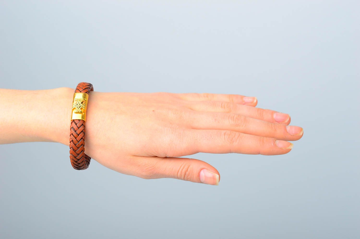 Кожаный браслет хэнд мэйд браслет на руку стильный плетеный украшение из кожи фото 2