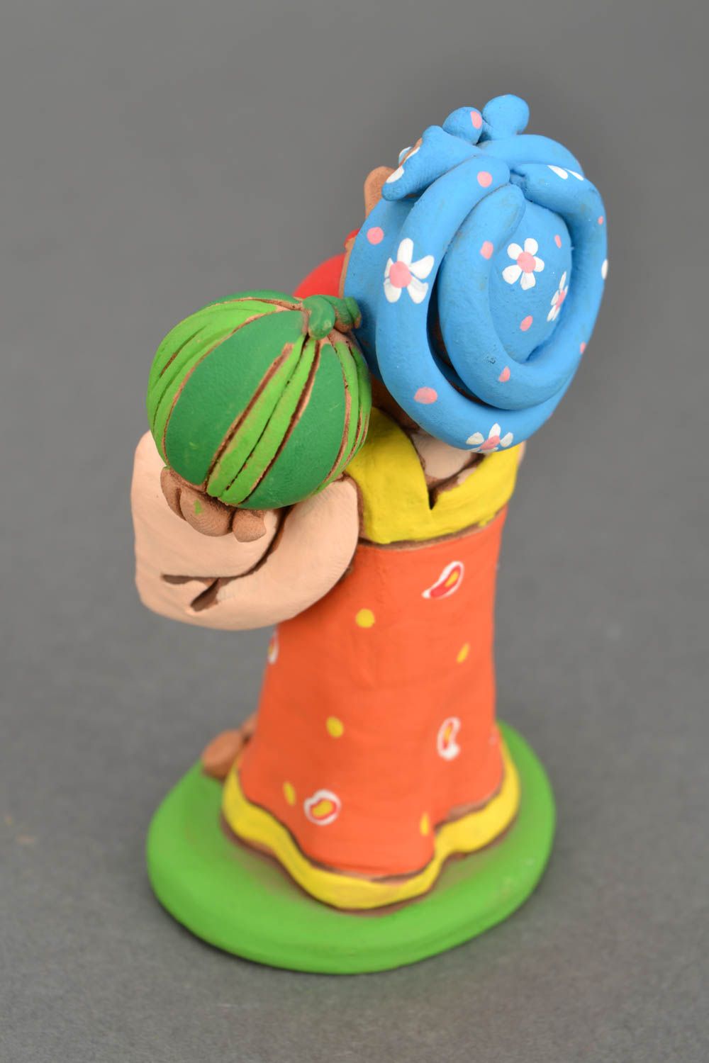 Figurine en argile faite main Femme avec fruits photo 5