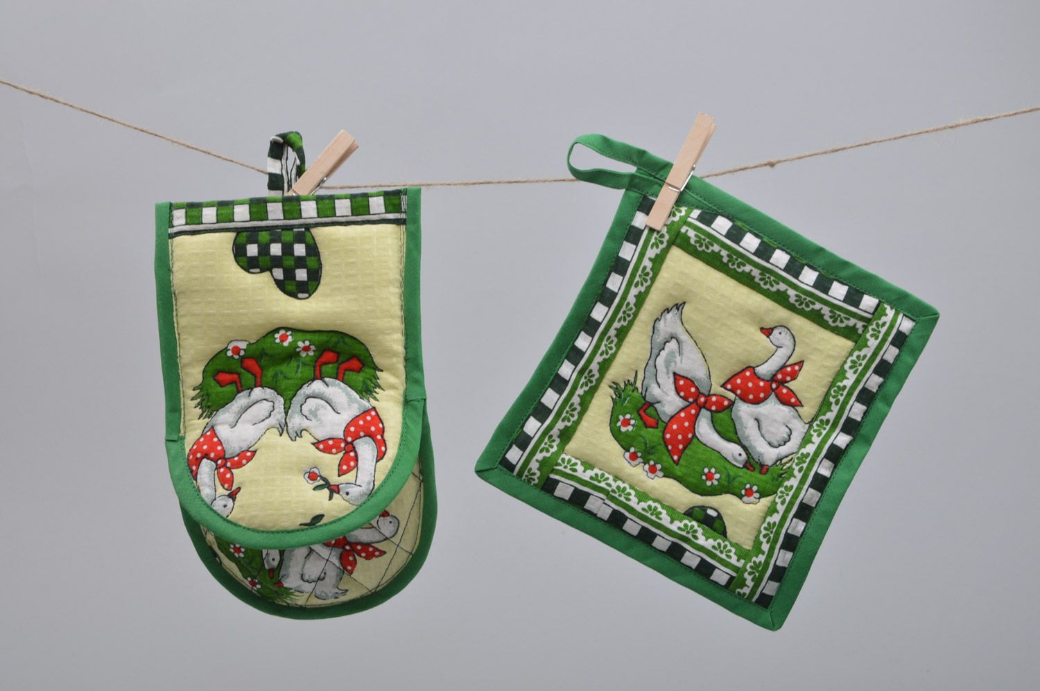 Set of handmade kitchen accessories square hot pot holder and oven mitt 2 items photo 5
