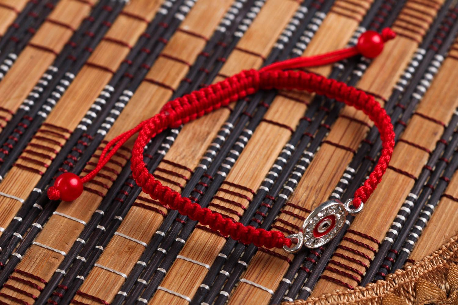 Модная бижутерия украшение ручной работы красный браслет из ниток необычный фото 1