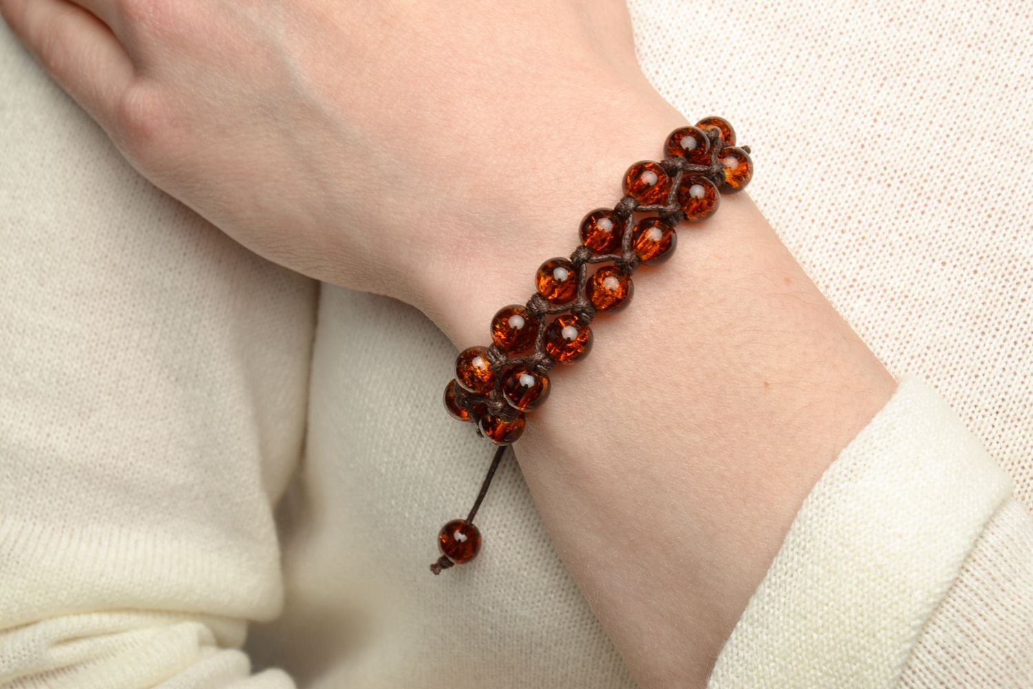 Bracelet tressé en perles de plastique de couleur d'ambre pour femme fait main photo 5