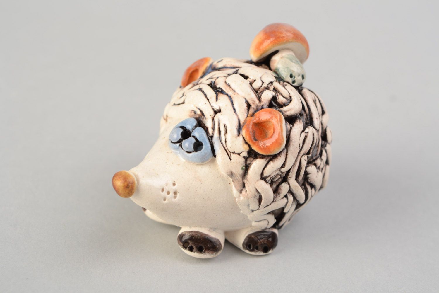 Künstler handmade Deko Figur aus Ton mit Glasur bemalt Katze mit Pilzen foto 1