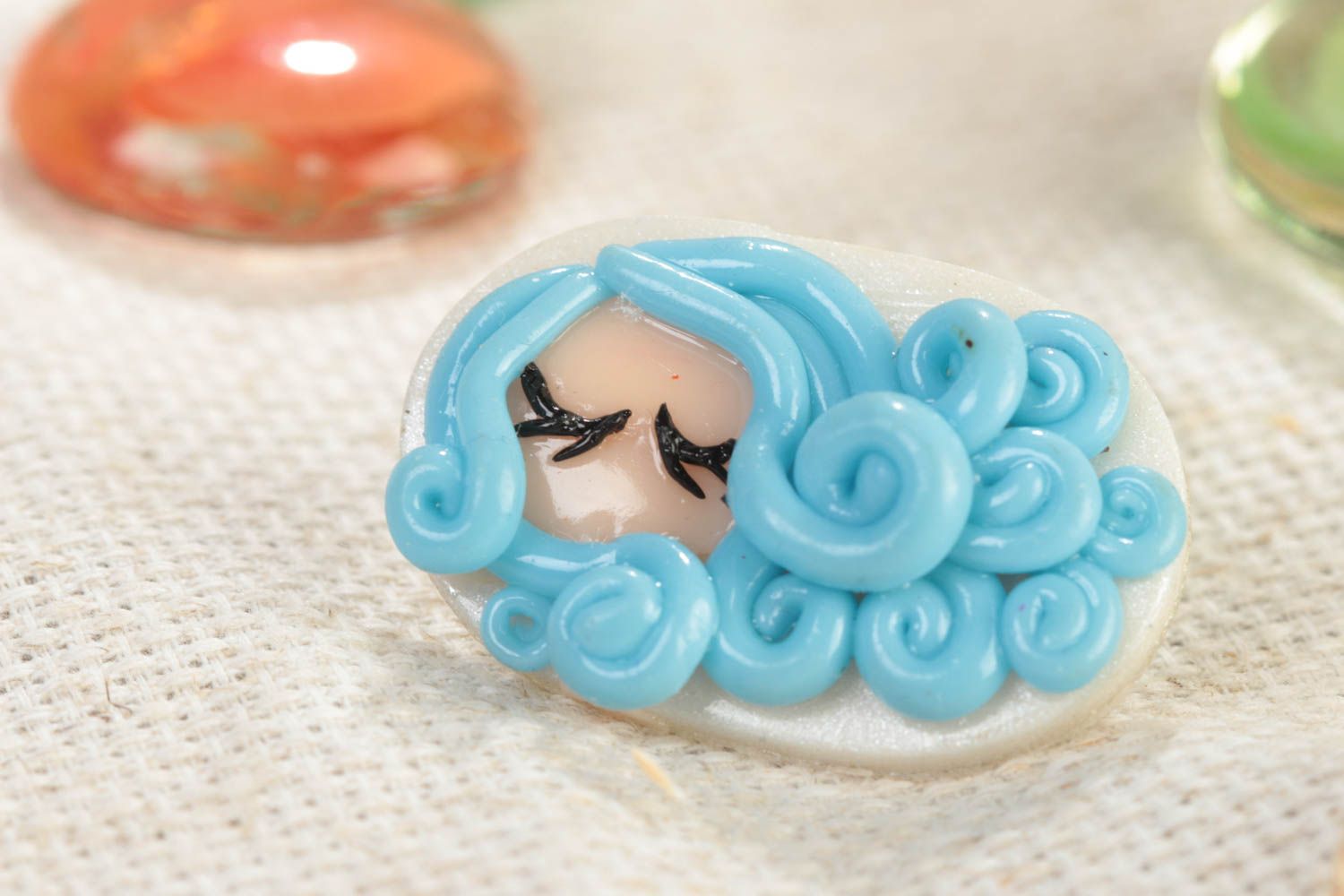Handmade Meerjungfrau Brosche aus Polymerton voluminös in Blau klein für Dame foto 1