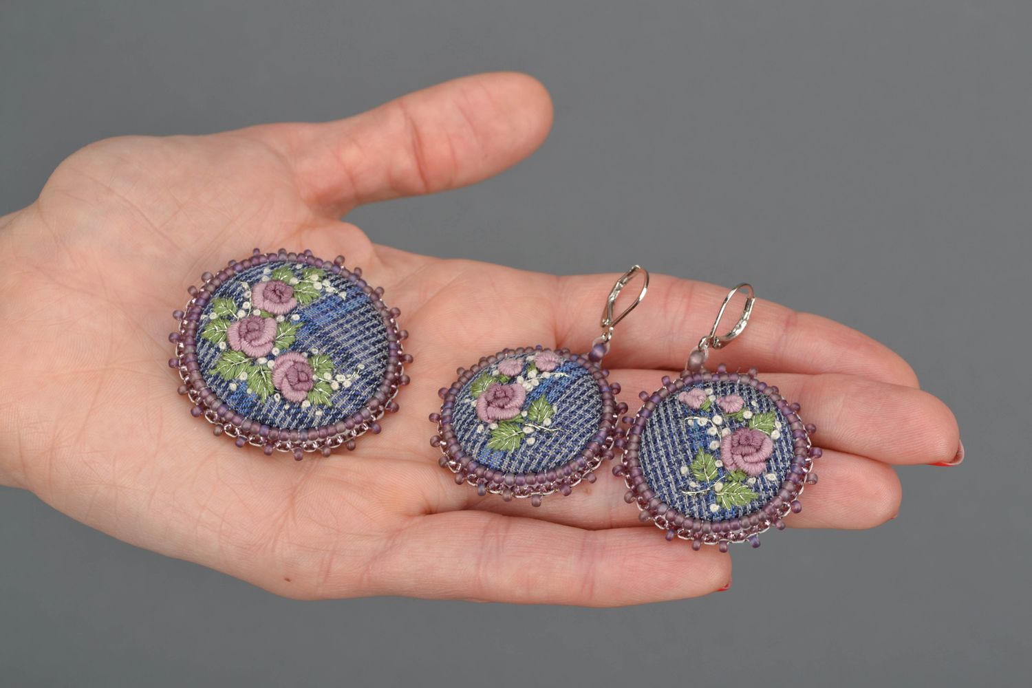 Set of embroidered and beaded jewelry Cage photo 2