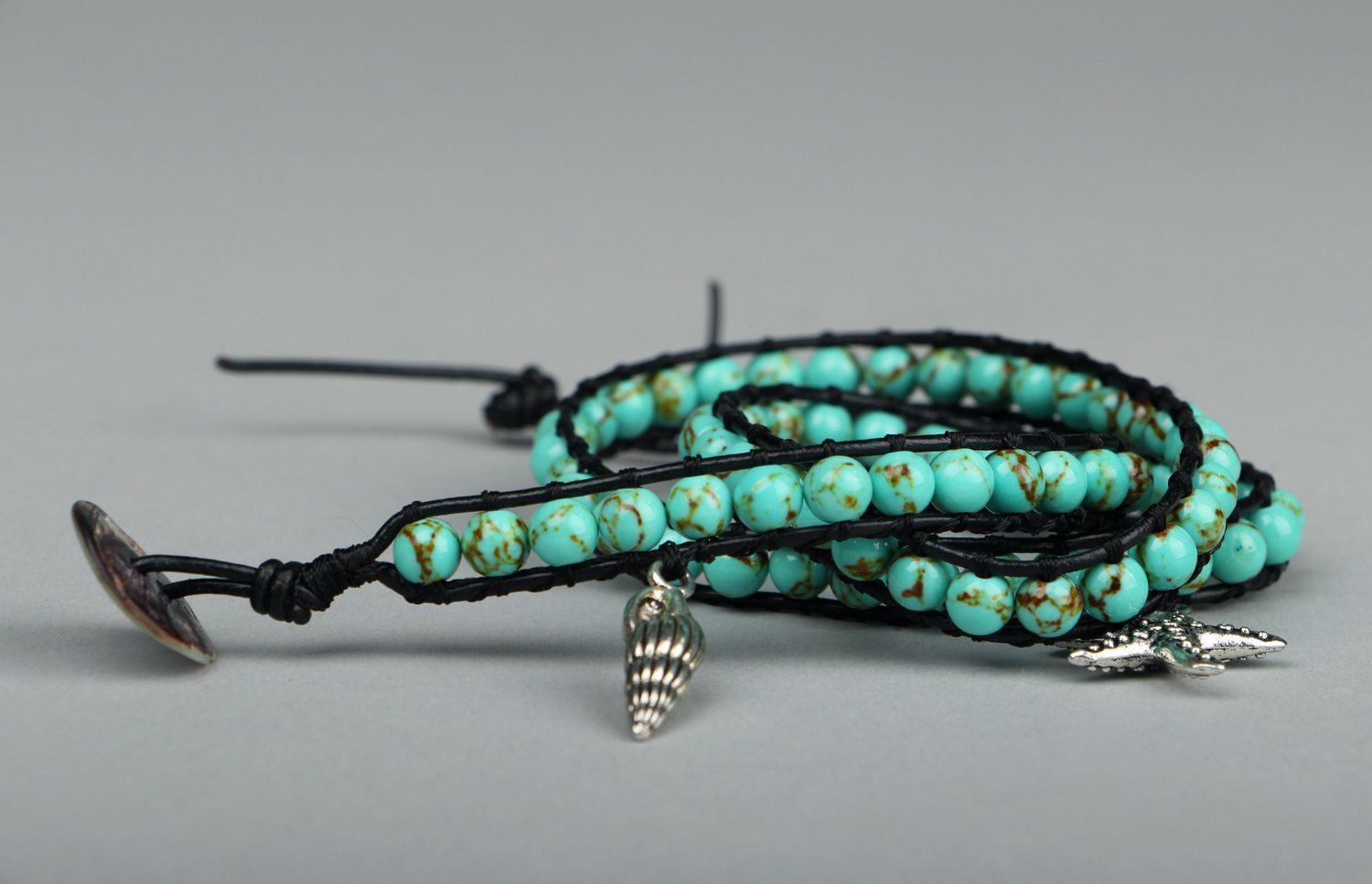 Bracelet made of turquoise stones and leather photo 1