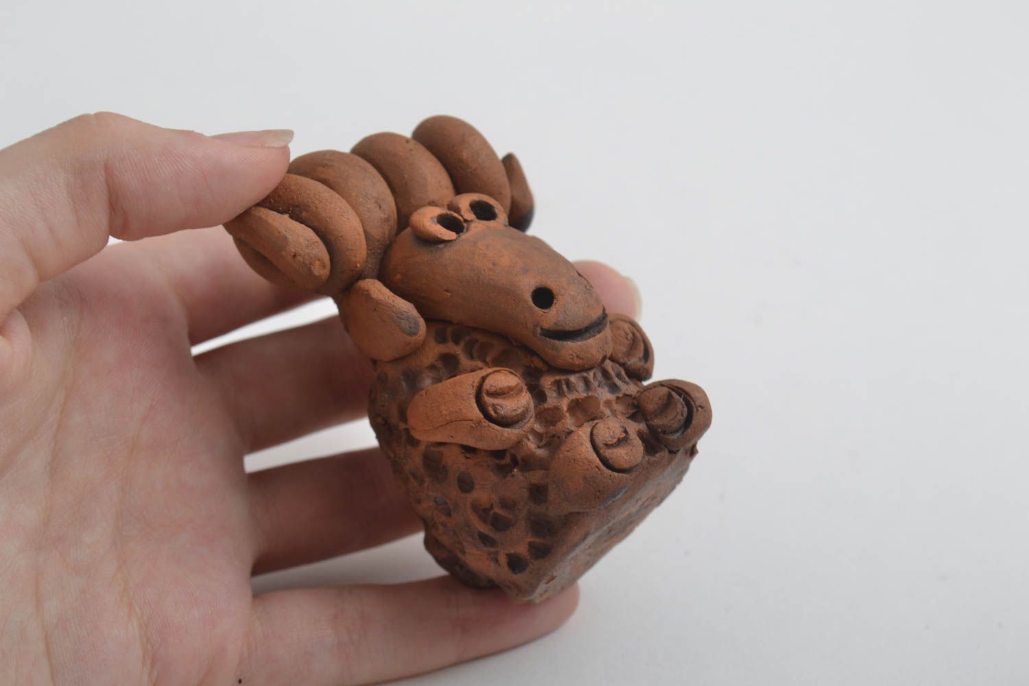 Figurine animal fait main Petite statuette mouton en argile Déco intérieur photo 5