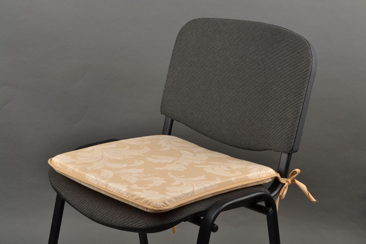 Плоская подушка на стул мягкая фото 2