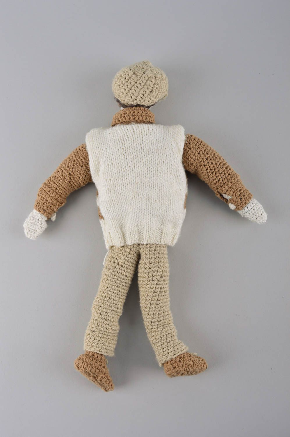 Мягкая игрушка кукла ручной работы кукла крючком интерьерная Парень в свитере фото 4