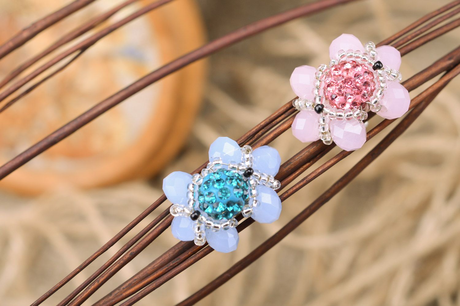 Set of handmade woven bead flower rings 2 items pink and blue photo 1