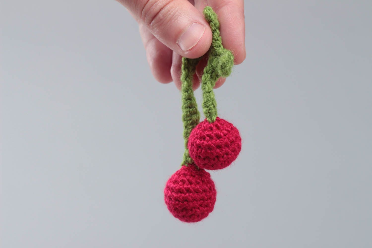 Jouet mou tricoté en fils acryliques au crochet fait main original Cerises photo 5