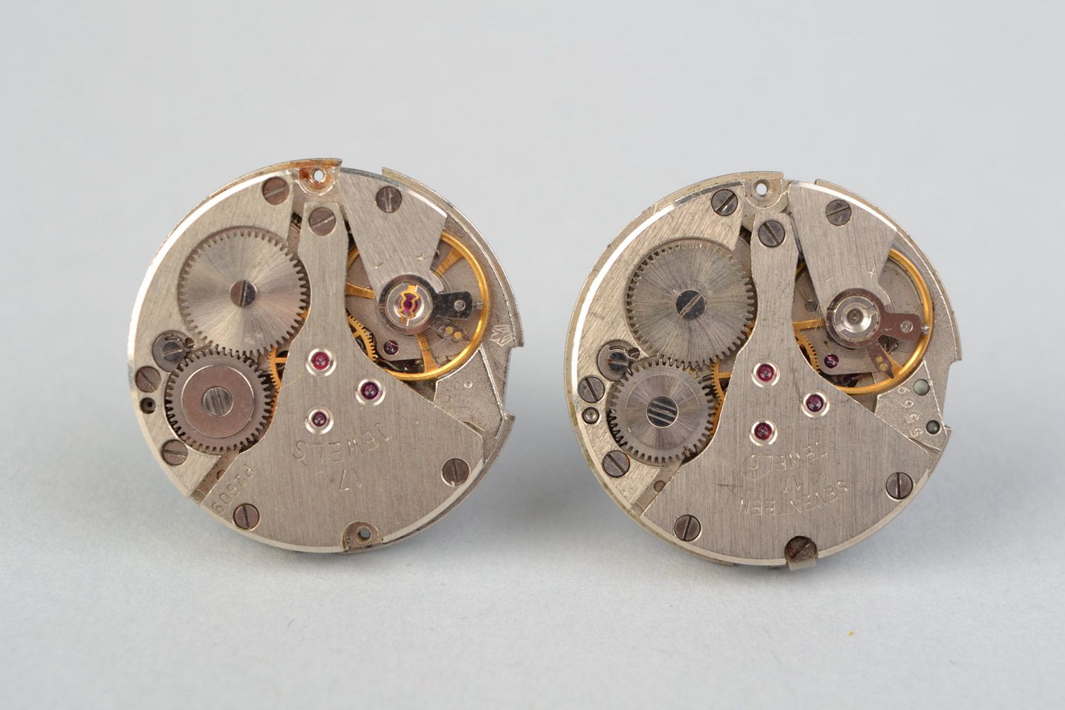 Gemelos de metal originales con mecanismos de relojería steampunk artesanales foto 3