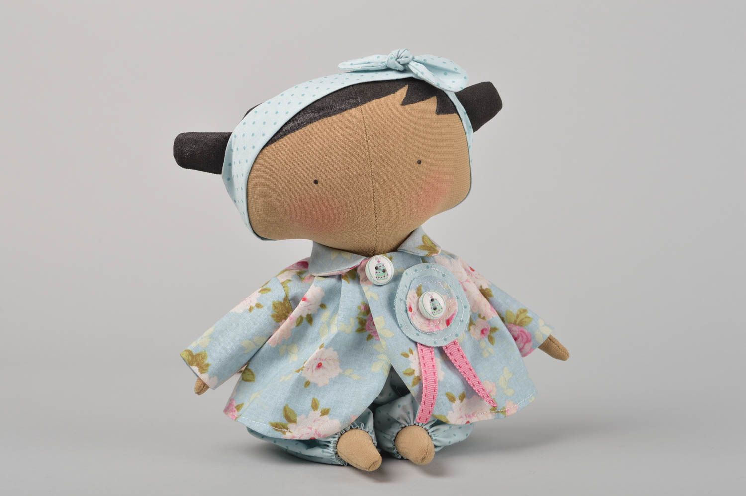 Bambola carina in stoffa fatta a mano pupazzo tessile originale da bambini
 foto 2