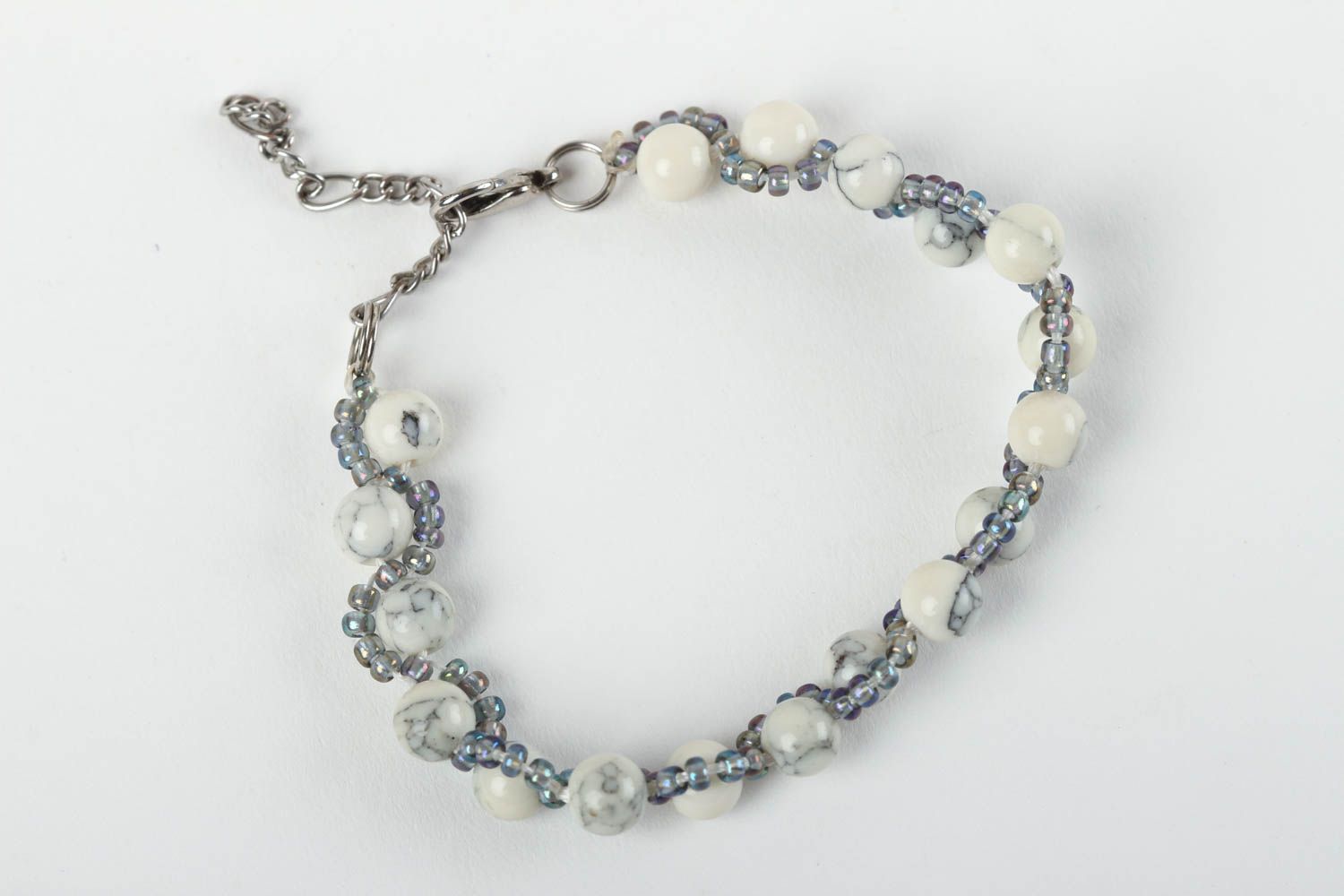 Bracelet design Bijou fait main cacholong blanc Accessoire femme original photo 2