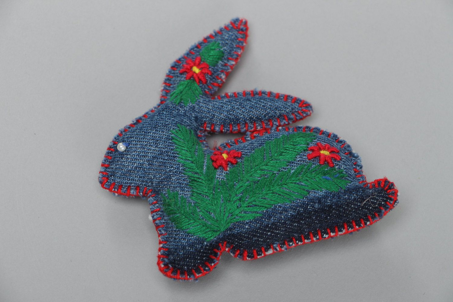 Handmade weiches kuscheliges Spielzeug aus Stoff Jeans mit Stickerei für Dekoration foto 2