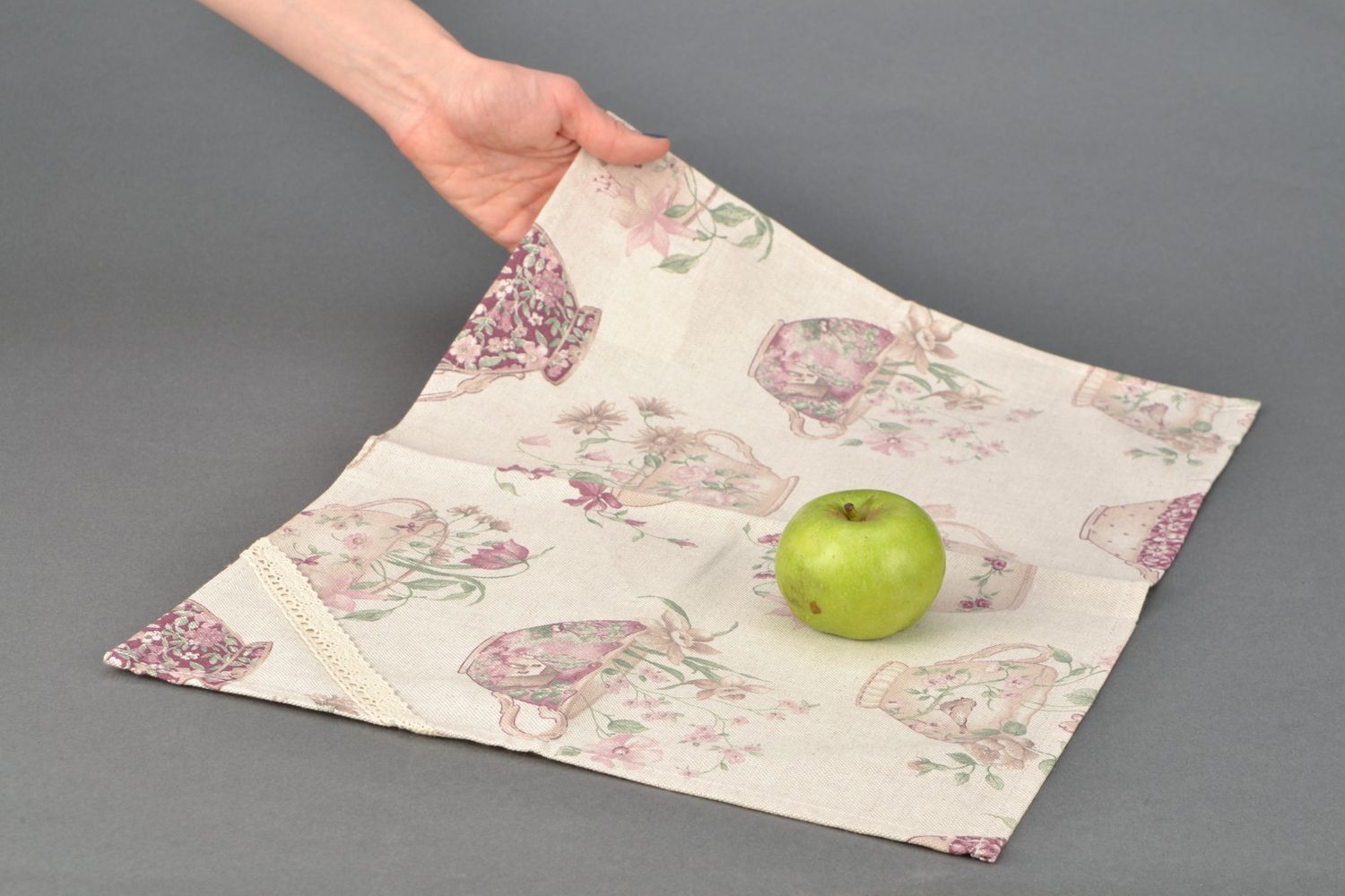 Decorative cotton and polyamide napkin with cup print photo 2