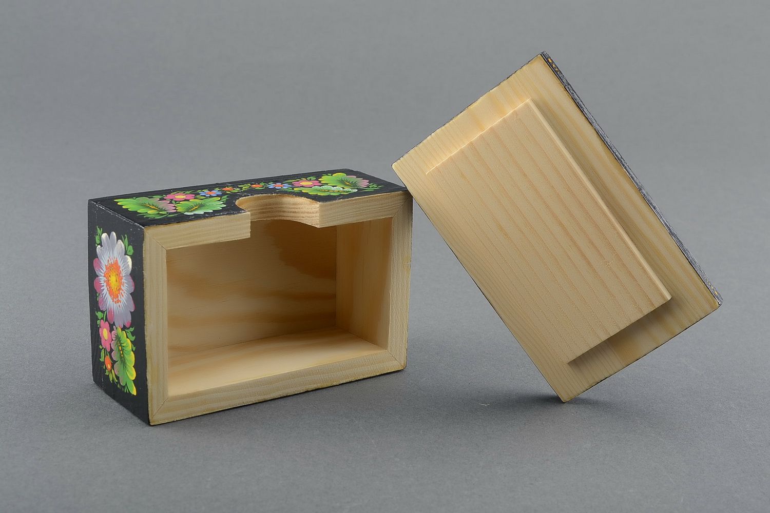Caixa de madeira com corte oval Asters e folhas de carvalho foto 4