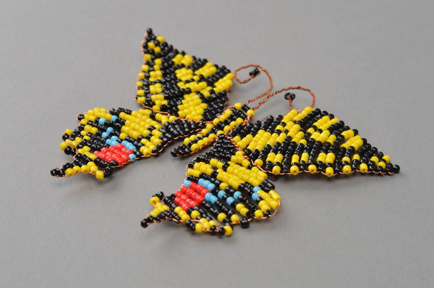 Magnet en perles de rocaille noir jaune en forme de papillon cadeau original photo 3