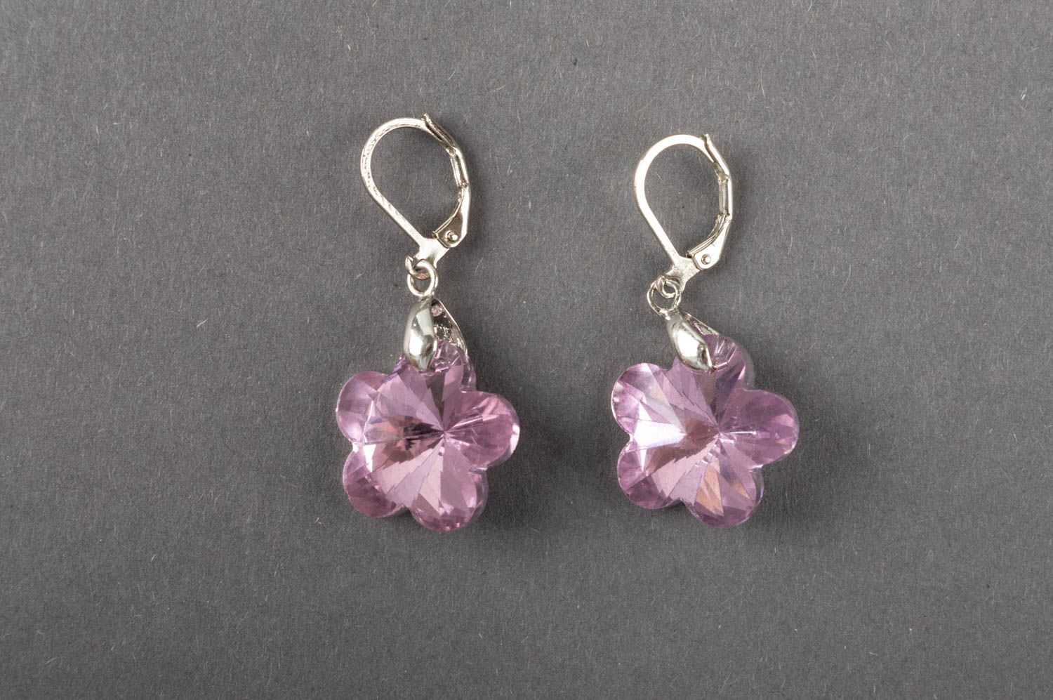 Boucles d'oreilles avec cristaux roses en forme de fleurs pendantes faites main photo 2