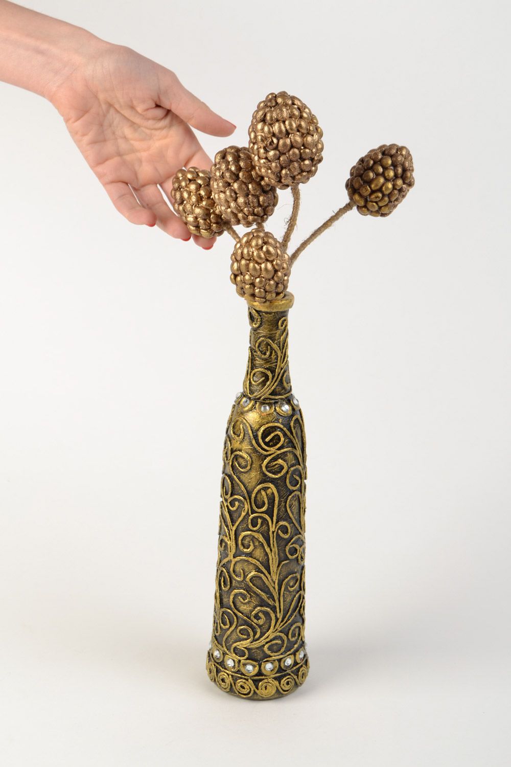 Exklusive handgemachte dekorative Flasche mit Muster in Gold mit Zapfen foto 2