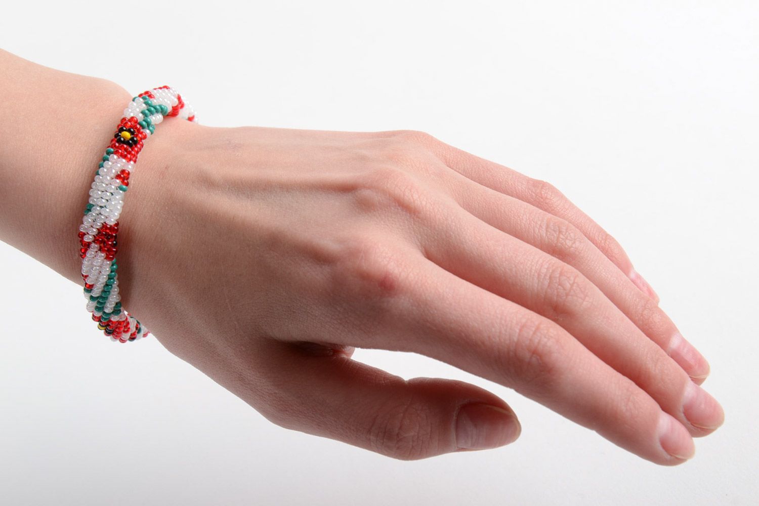 Weißes handgemachtes Armband aus Glasperlen mit floralem Motiv für Damen foto 5