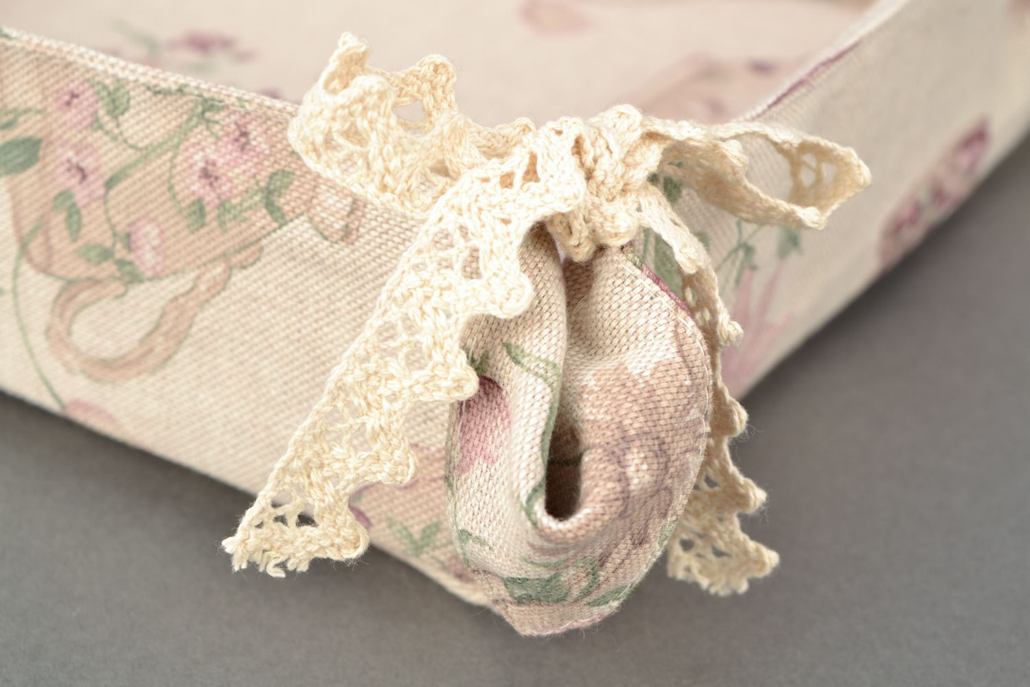 Designer bread basket made of cotton and lace photo 3