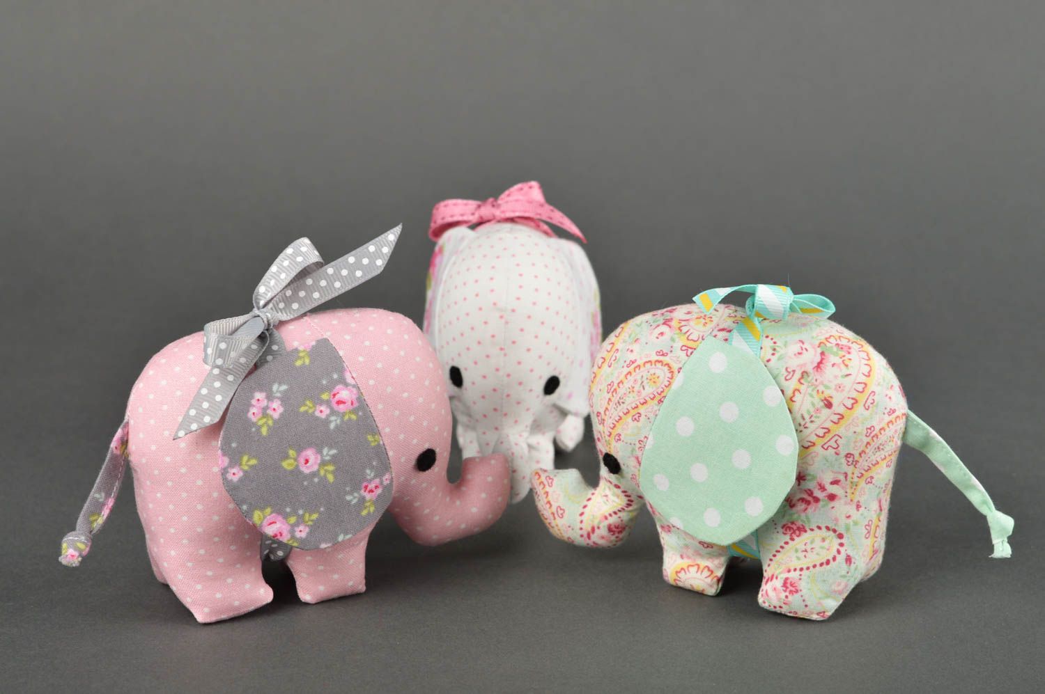 Игрушки ручной работы игрушки слоны декоративные игрушки три слоненка цветные фото 3