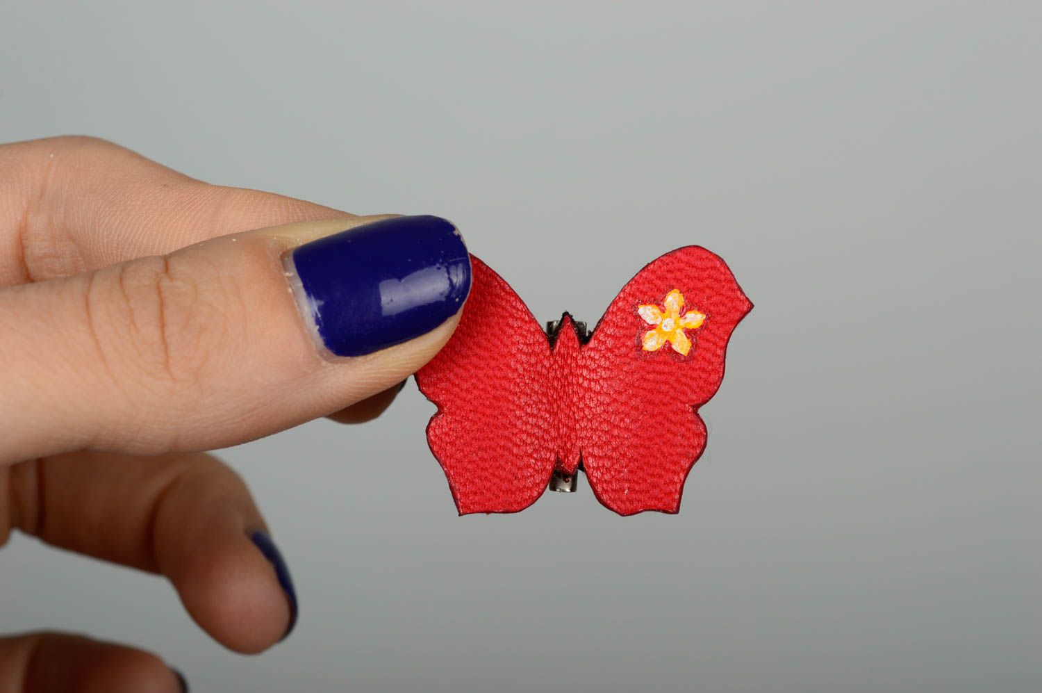 Broche rouge Bijou en cuir fait main papillon Cadeau pour femme original photo 2