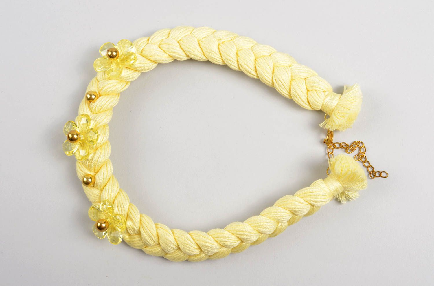 Collier textile Bijou fait main jaune tressé en fils de coton Accessoire femme photo 4