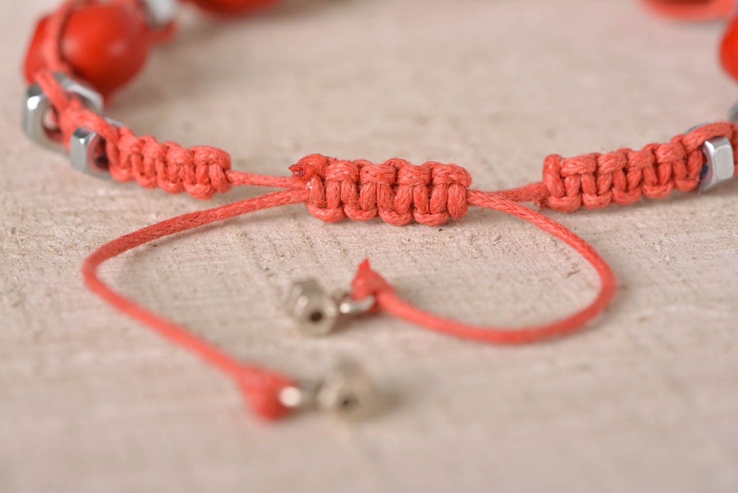Pulsera de cordón artesanal roja accesorio para mujeres regalo original foto 4
