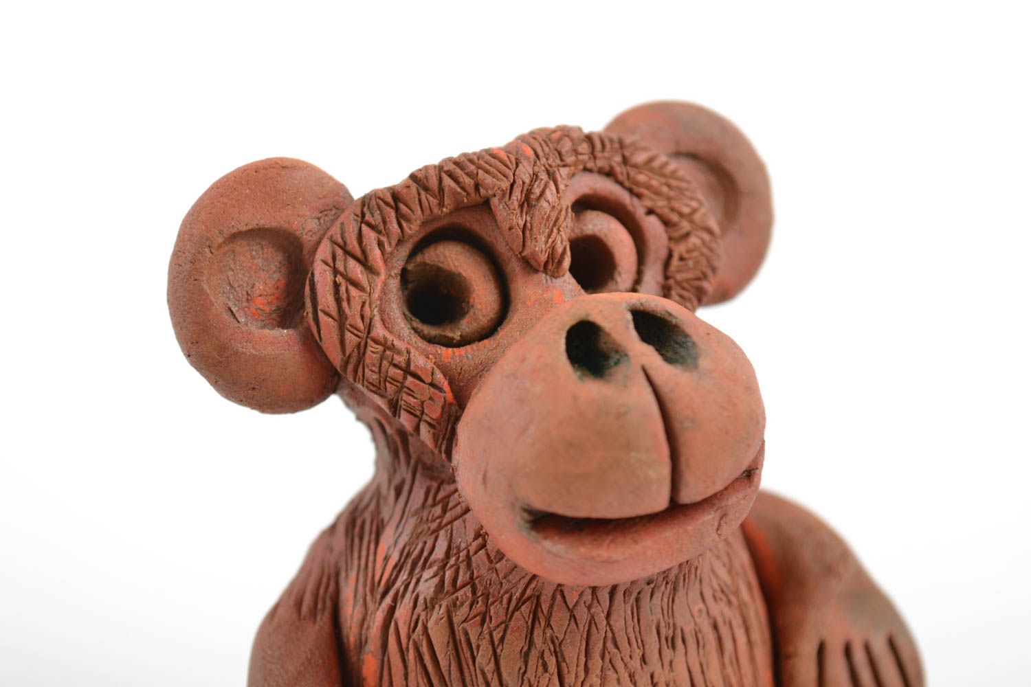 Petite figurine en céramique faite main brune originale en forme de singe photo 3