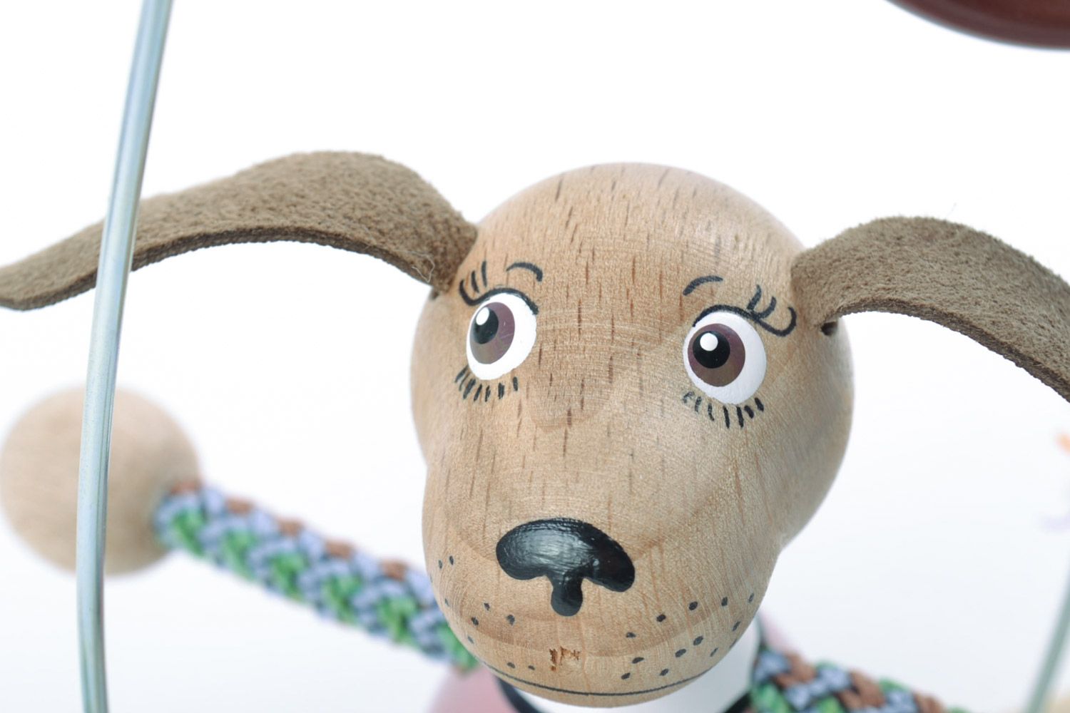 Jouet en bois écologique fait main avec ressort peint petit chien figurine  photo 4