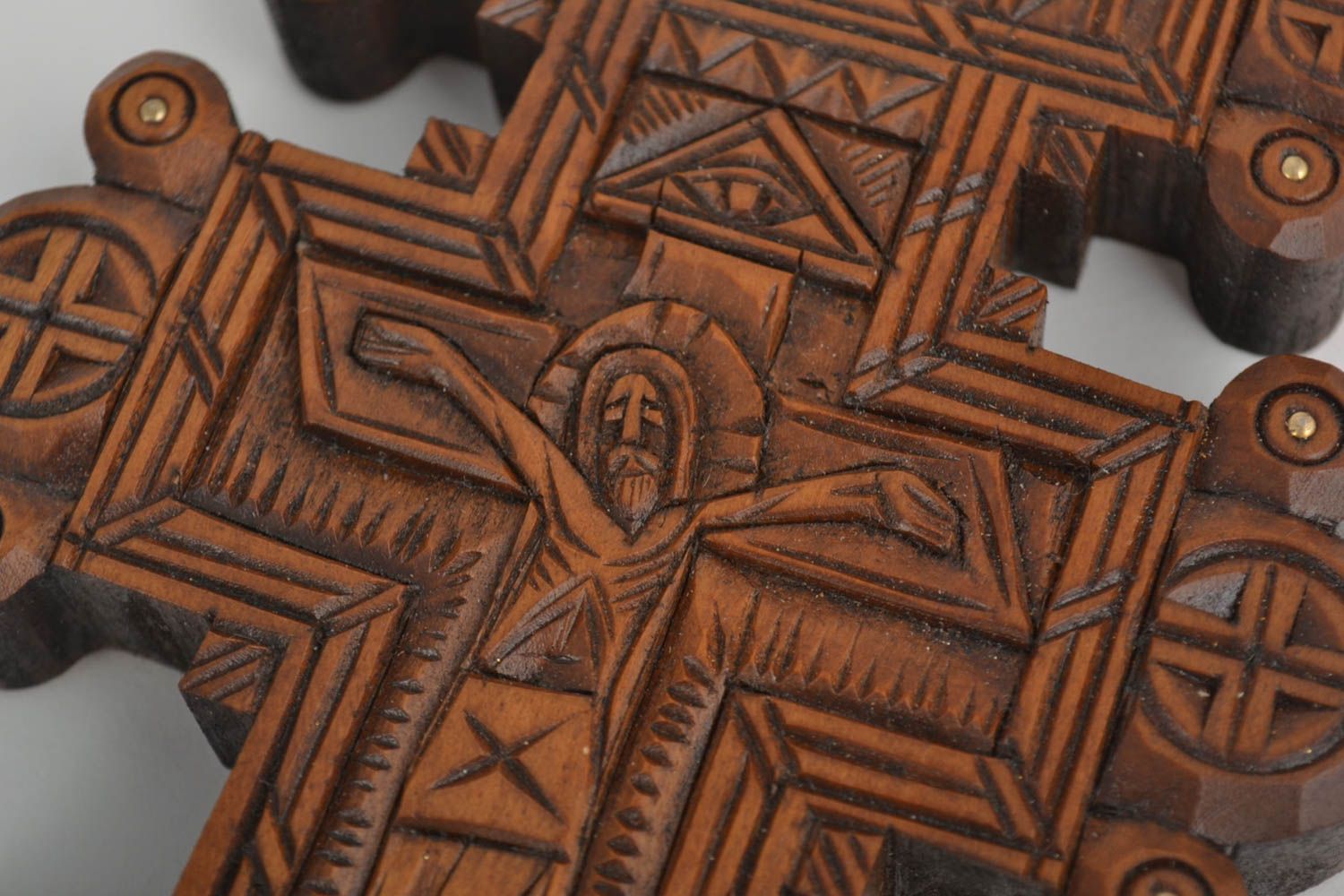 Крест ручной работы христианский резной крест из дерева украшение на стену фото 2