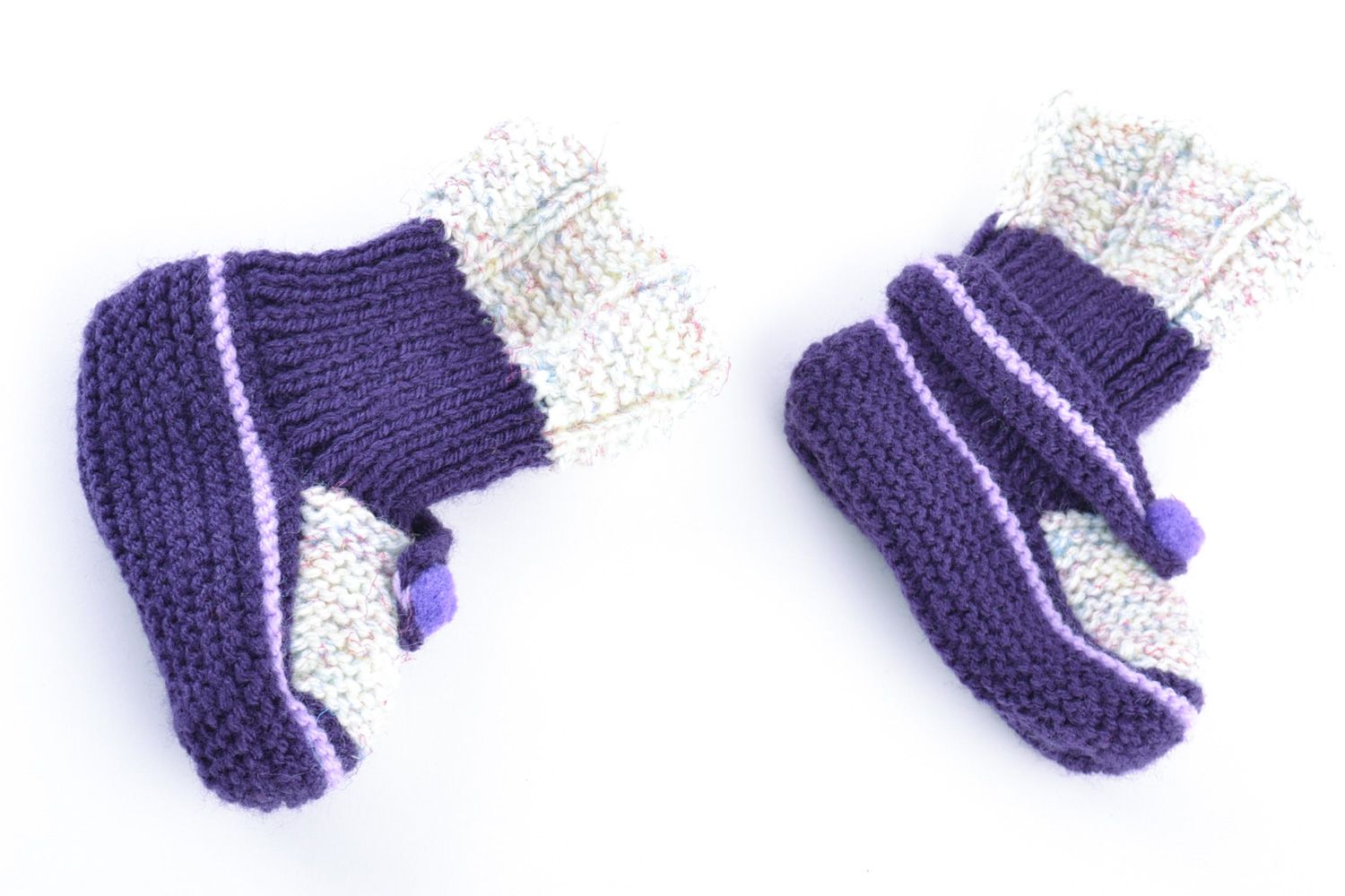 Chaussons bébé tricotés faits main en laine originaux et pratiques pour enfant photo 2