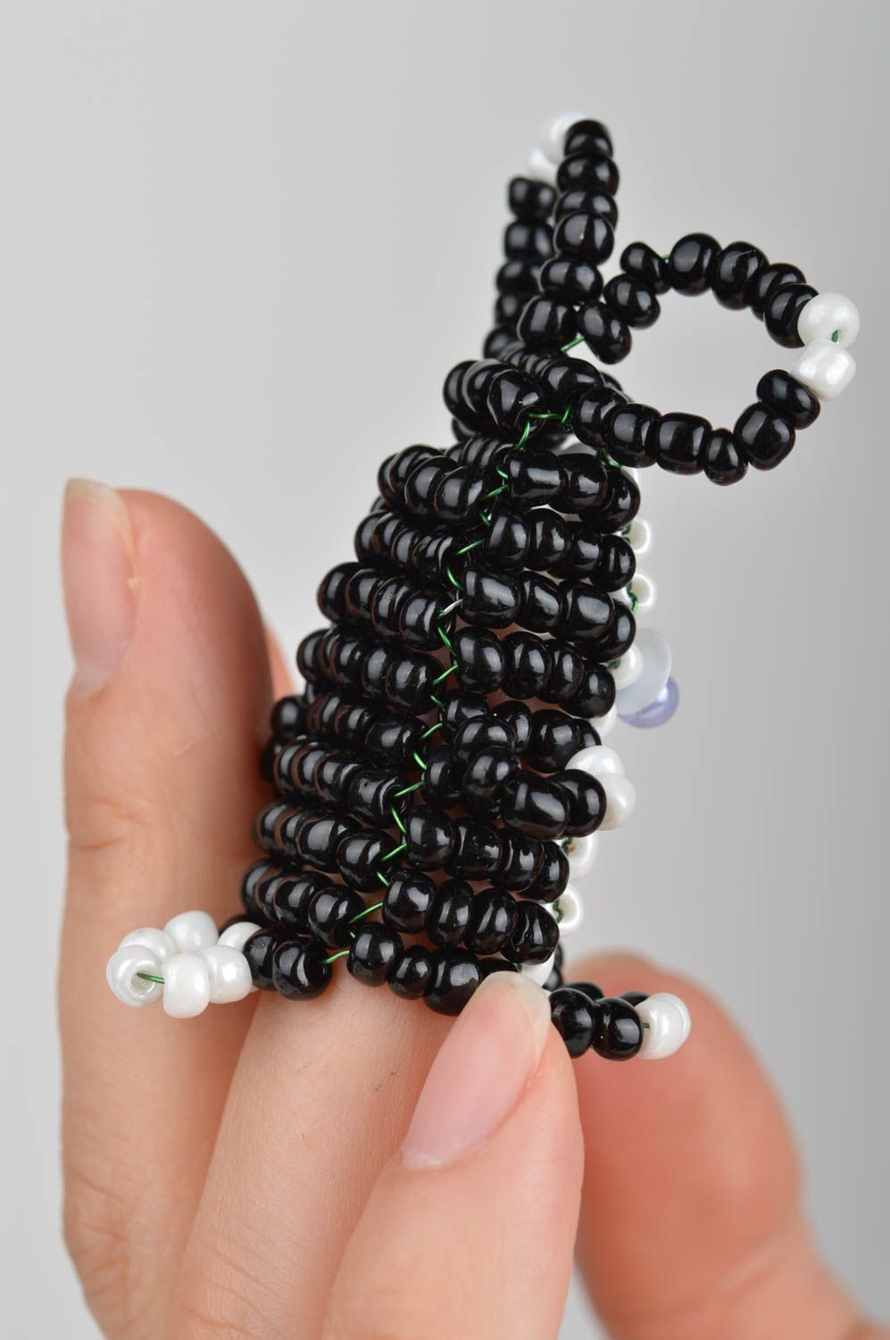Jolie marionnette à doigt de perles de rocaille Lapin noir blanc jouet amusant photo 4