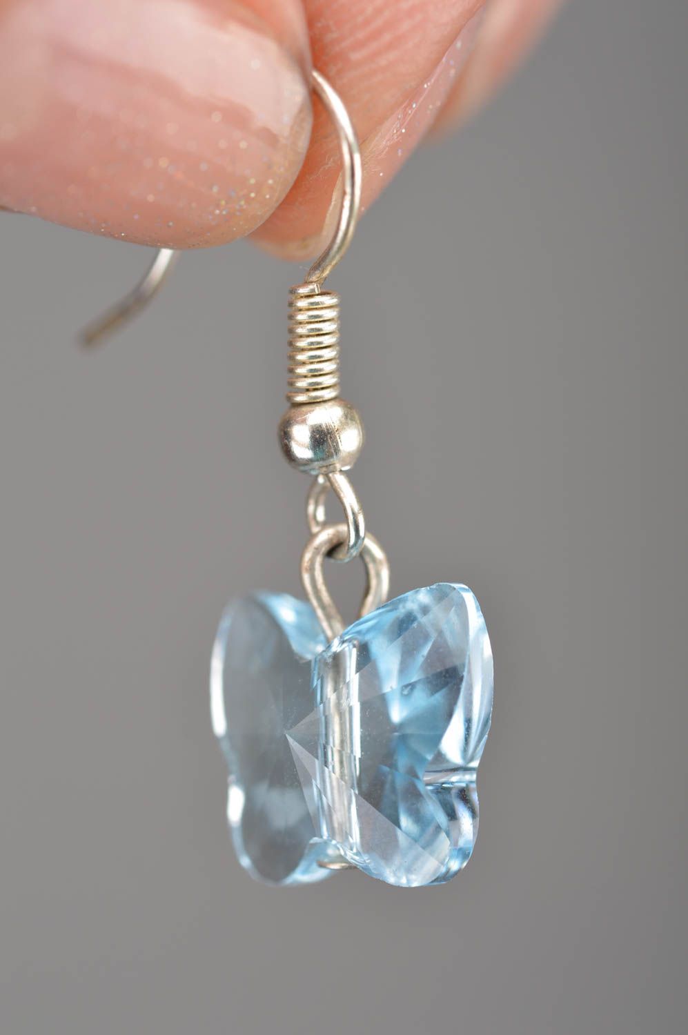 Pendientes artesanales exquisitos de cristales austríacos con mariposas azules foto 2