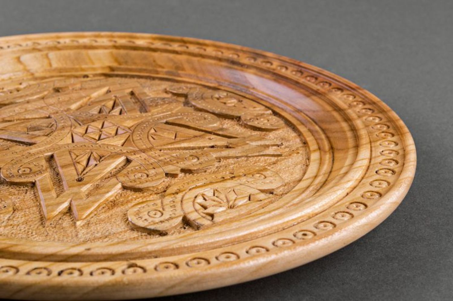 Carved decorative plate photo 2