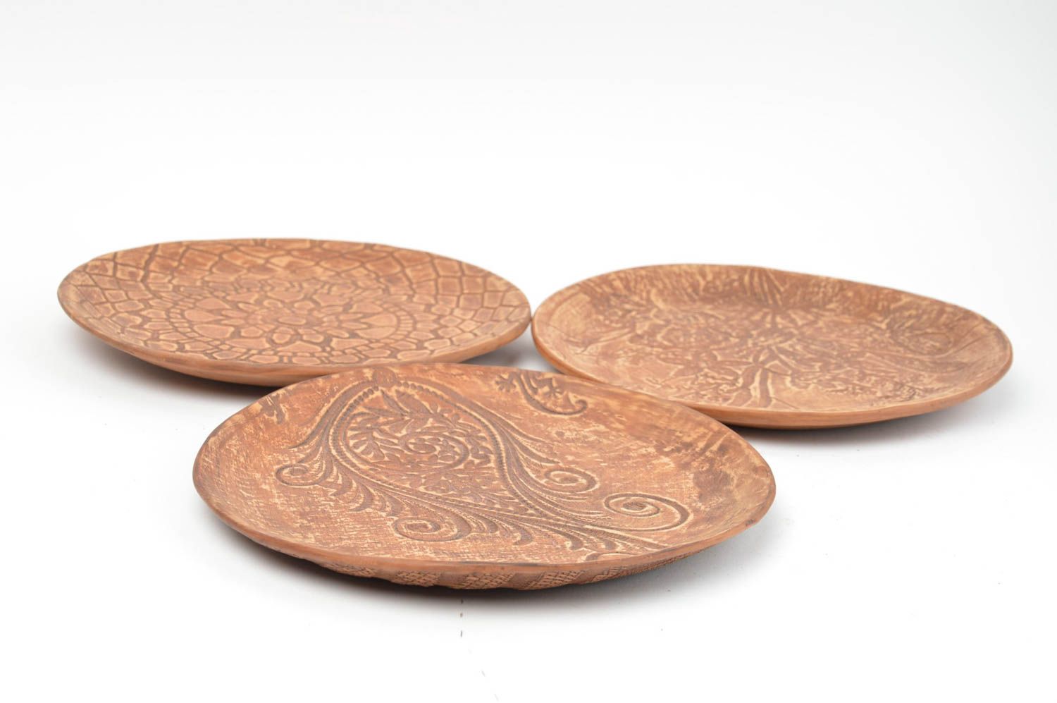 Набор керамических тарелок круглой формы с узорами 3 шт плоские ручной работы фото 4