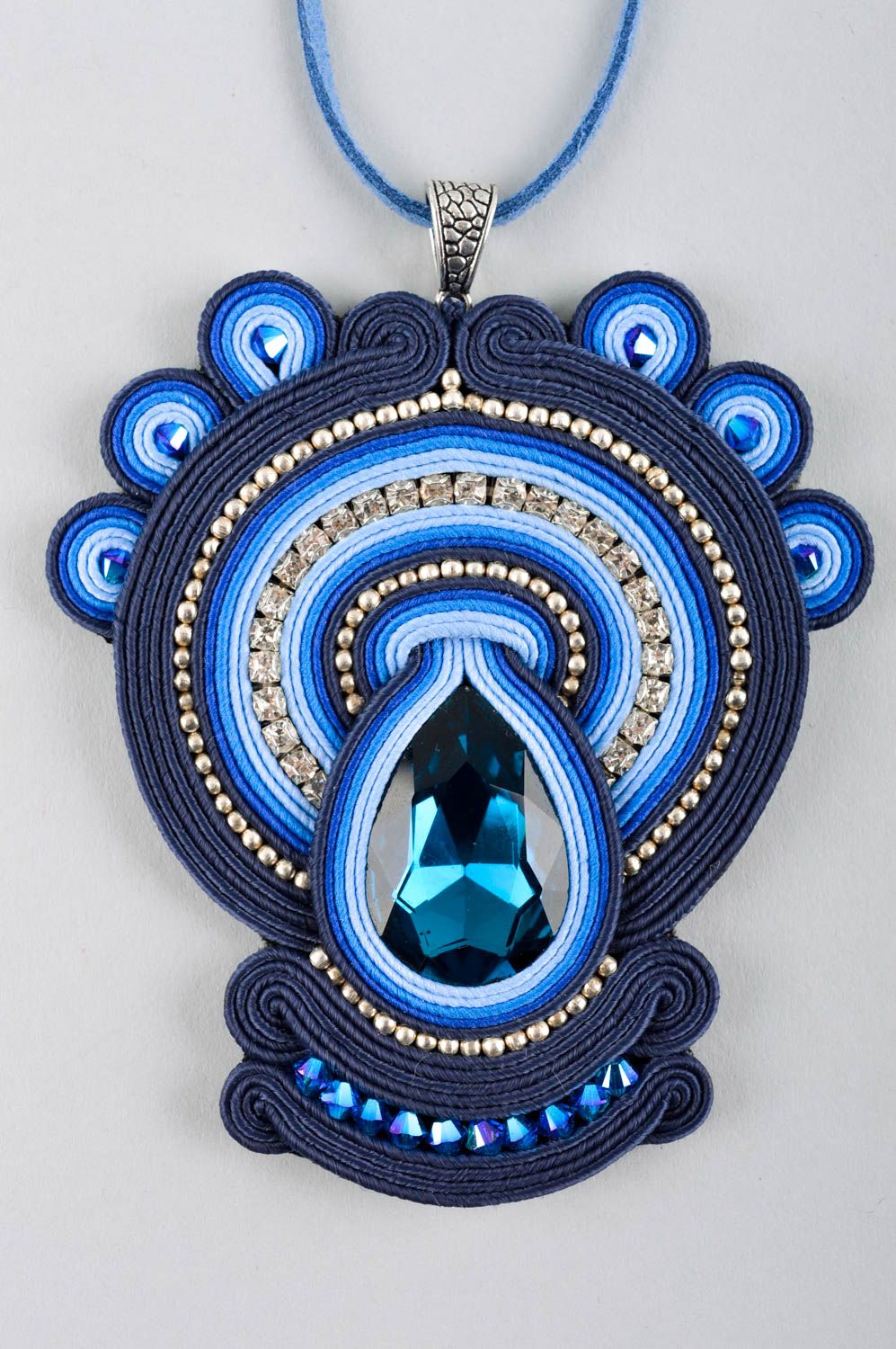 Pendentif original fait main Bijoux soutache bleu design Accessoire femme photo 3