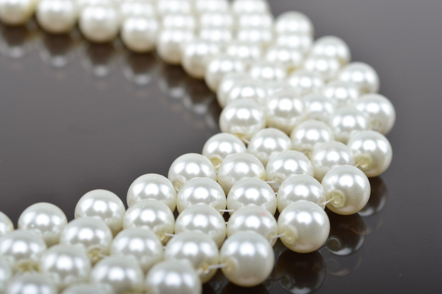 Collier tressé en perles d'imitation blanc fait main original pour femme photo 3