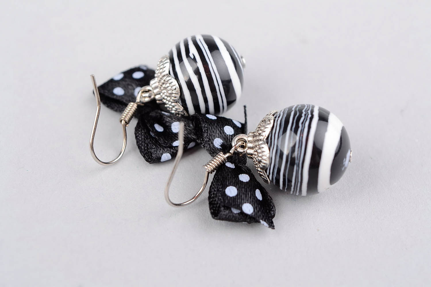 Black and white ball earrings photo 4