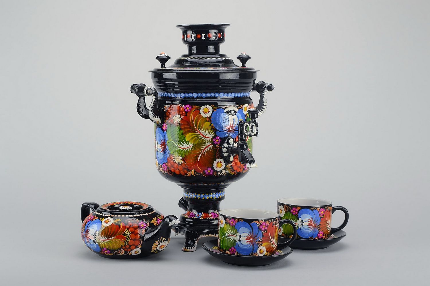 Flame painted samovar on wirewoods and coals photo 1