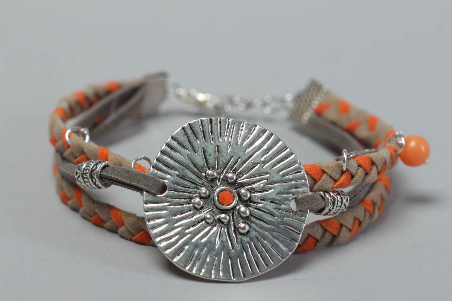 Schönes Armband aus Leder und Metall handmade Ethno Schmuck für Frauen  foto 3