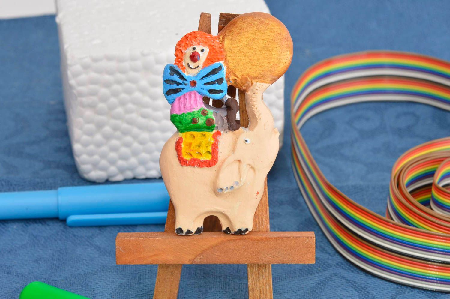 Магнит на холодильник handmade декор для дома сувенир из гипса расписной Цирк  фото 1