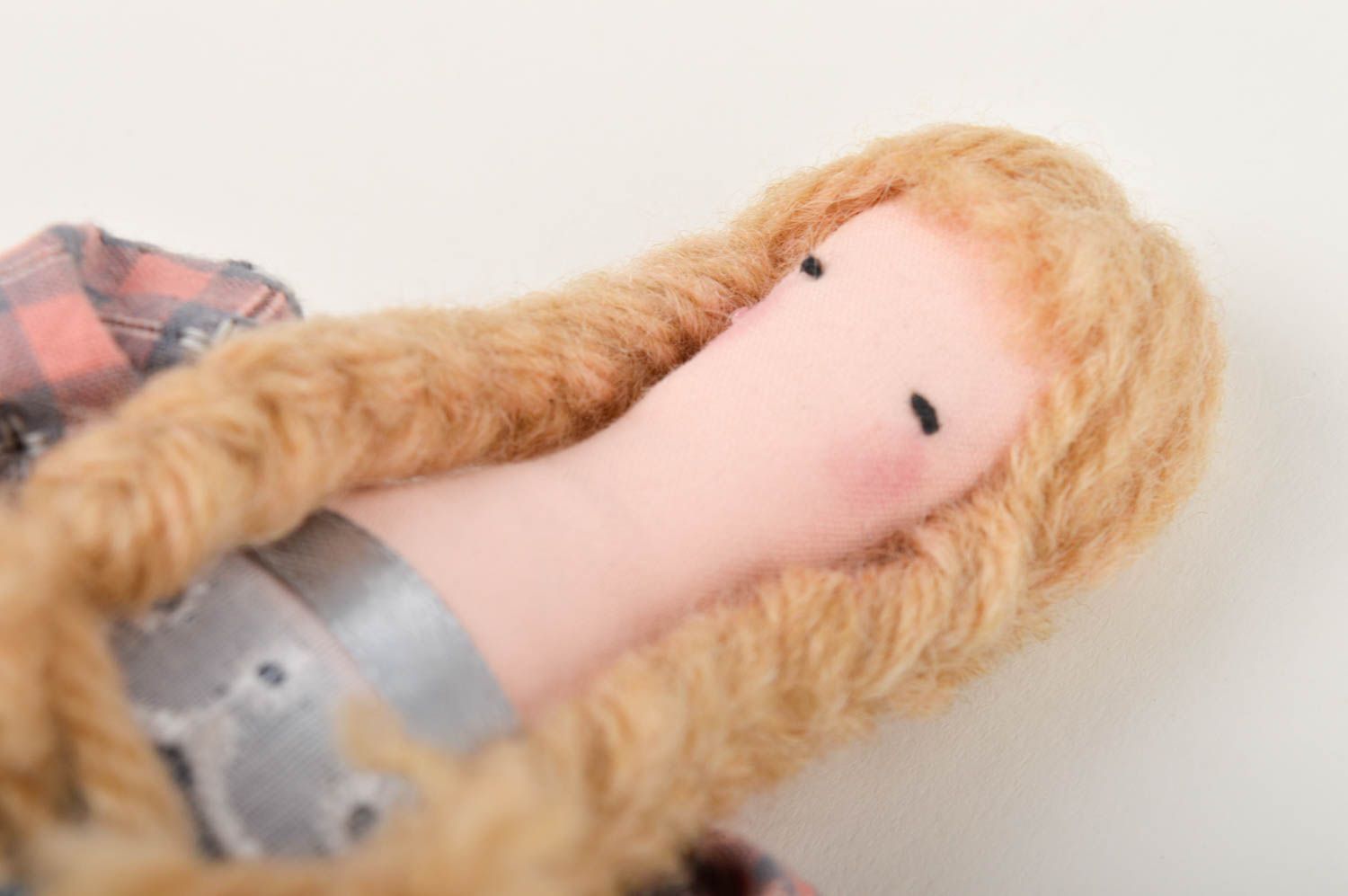 Handmade Designer Puppe mit Zöpfen Stoff Spielzeug künstlerische schöne Puppe foto 3